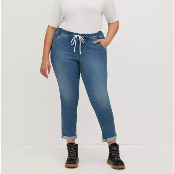 Torrid Pull-On Boyfriend Straight Super Soft Mid-Rise Jean - Size 2X - Picture 1 of 6